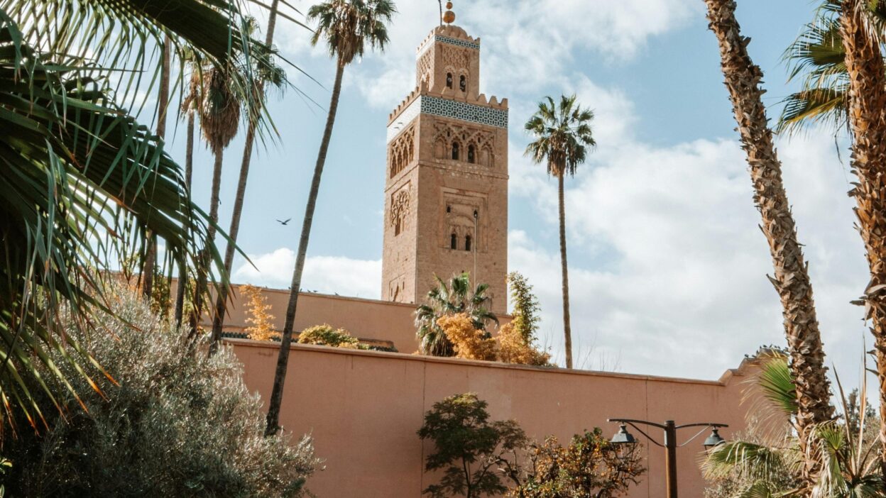 Découvrez la majestueuse Koutoubia, symbole de Marrakech. Histoire, architecture, conseils pratiques. Réservez votre visite guidée !